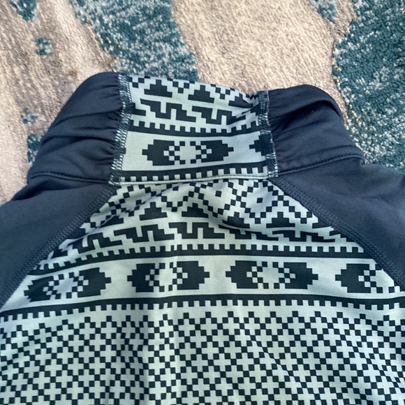 Adidas Half Zip Pull over - Picture 6 of 13